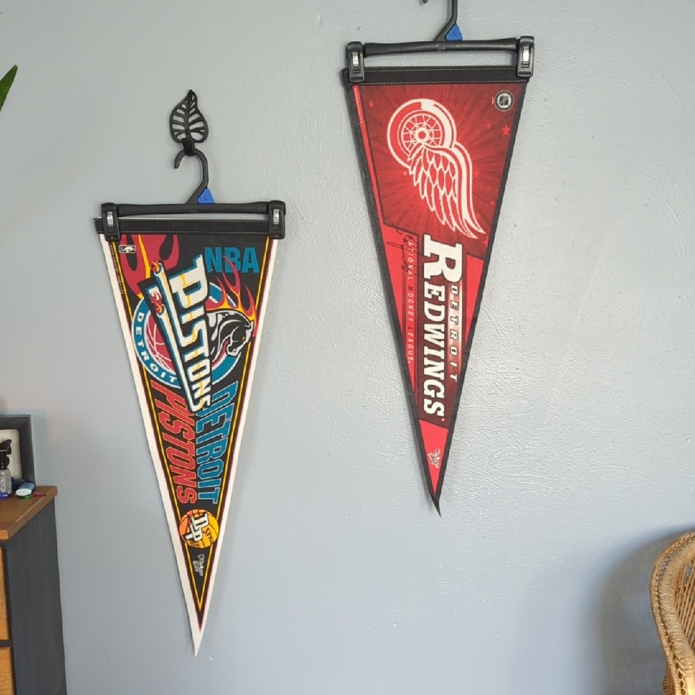 Autographed Detroit Sports Wall Pennants Red Wings Hockey Pistons Basketball